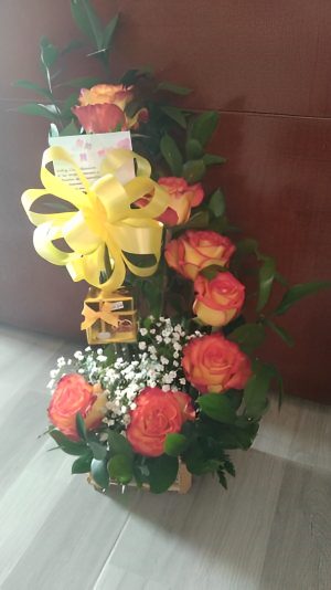 Espiral de 7 rosas y chocolates R07