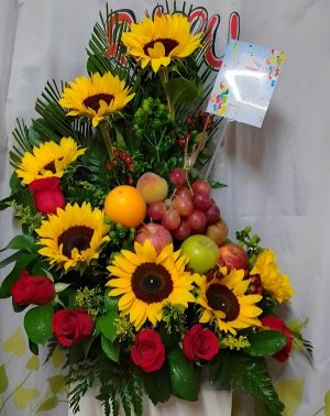 Girasoles, rosas y fruta R100