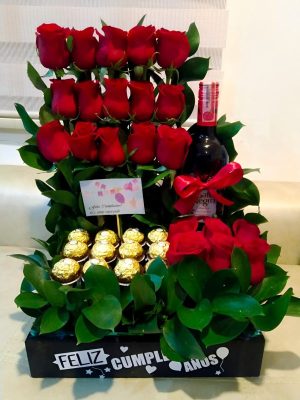 Arreglo Delux con ferrero y vino gato negro R125