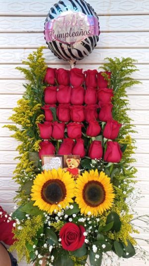 Arreglo 26 rosas y girasol R64